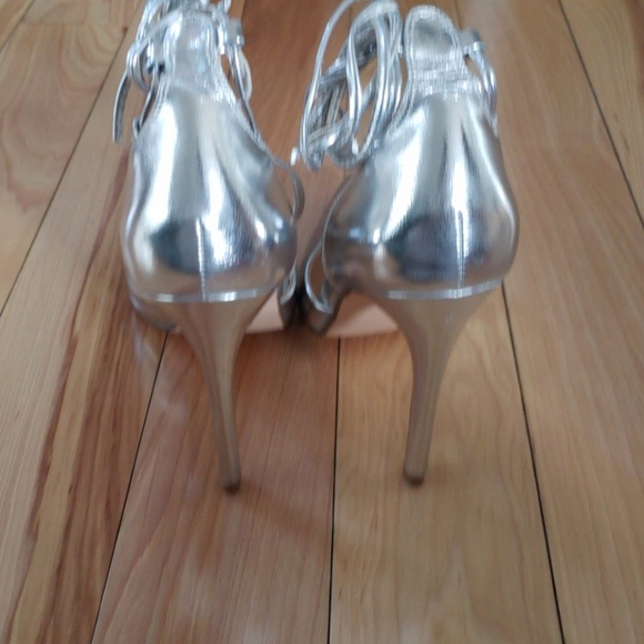 🌟Silver Metallic heels🌟 - Picture 4 of 5
